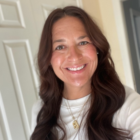 Meet your Posher, Beth - Picture 2 of 2